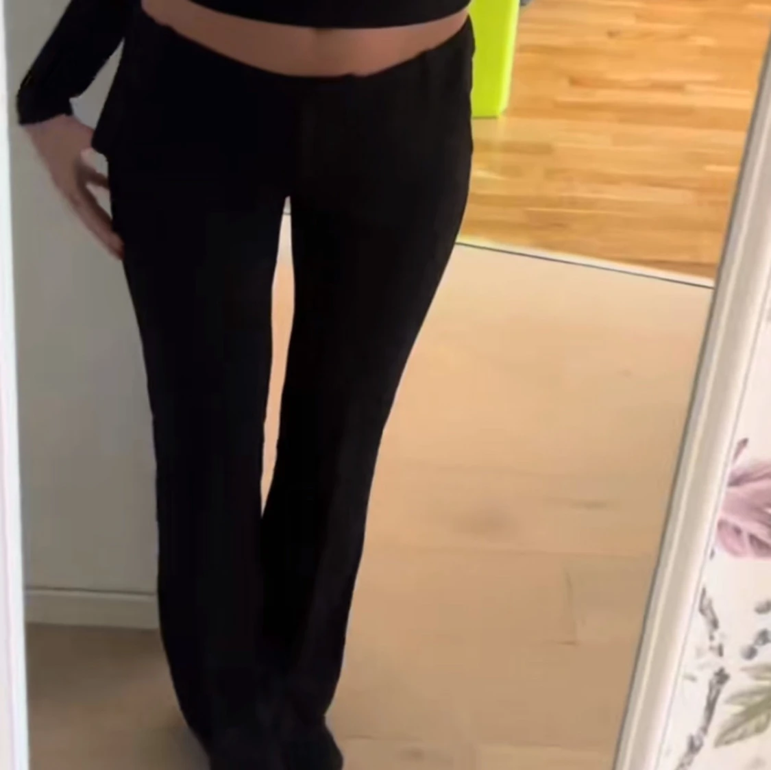 Svarta kostymbyxor från bikbok - 4