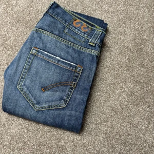 Dondup jeans - Säljer ett par blå dondup jeans i dondup storlek 30 vilket motser w29