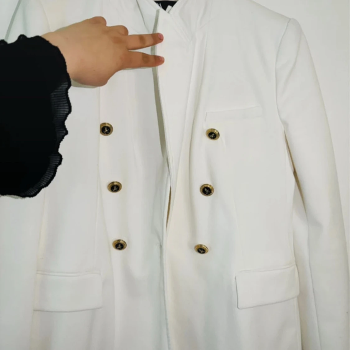 Vit kavaj med guldknappar från Zara Passar M-L-Xl - 2