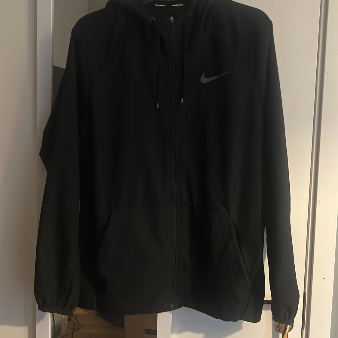 Svart hoodiejacka från Nike