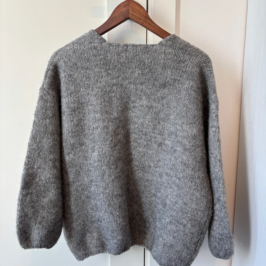 Grå stickad kofta från Lindex - 1