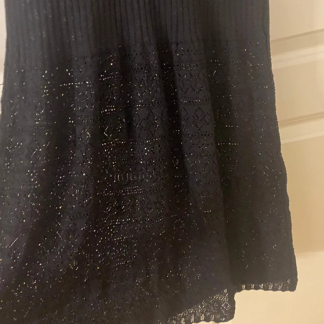 Svart stickad långklänning från Lindex - 1