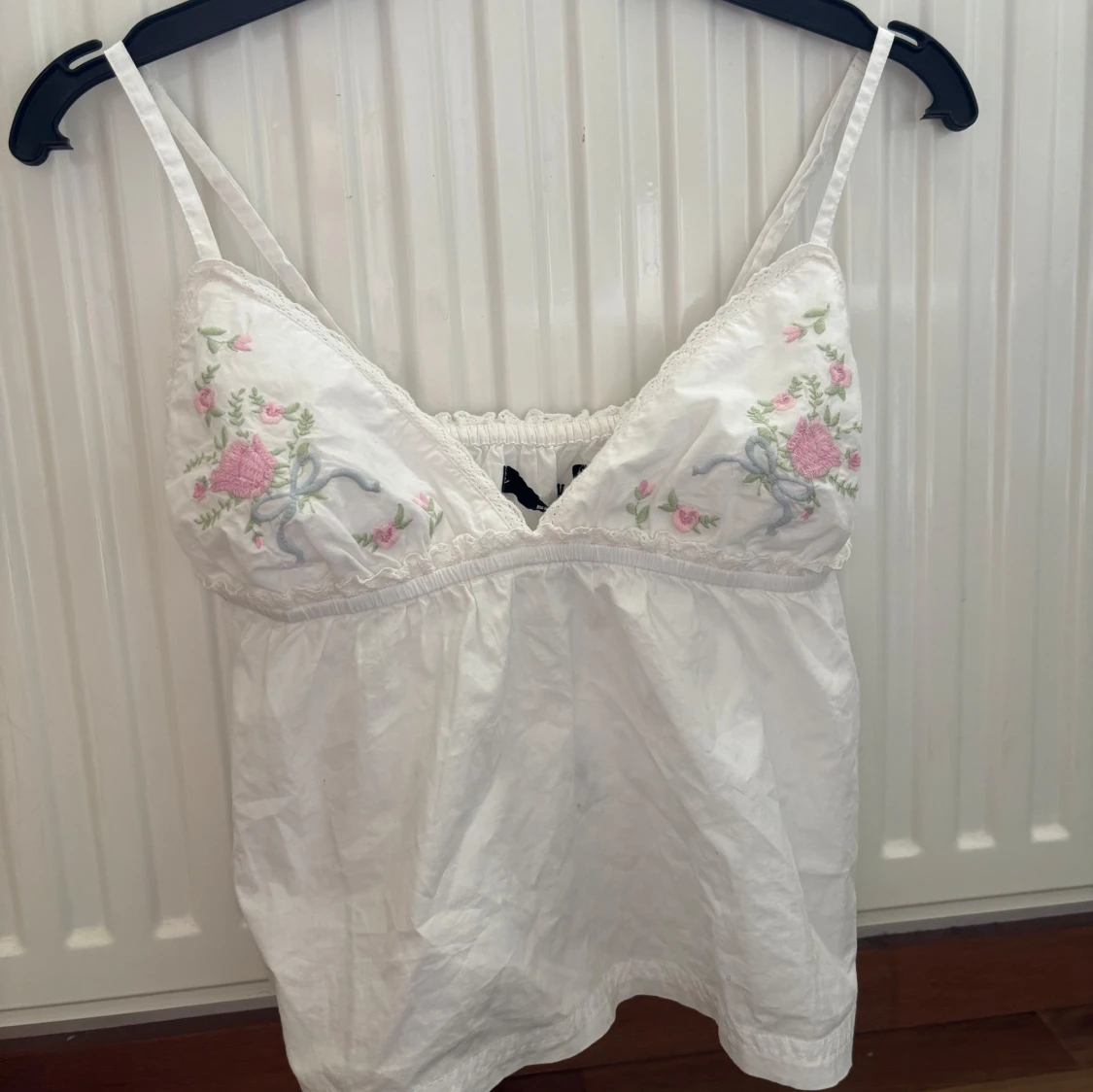 Vit linnetopp från BikBok