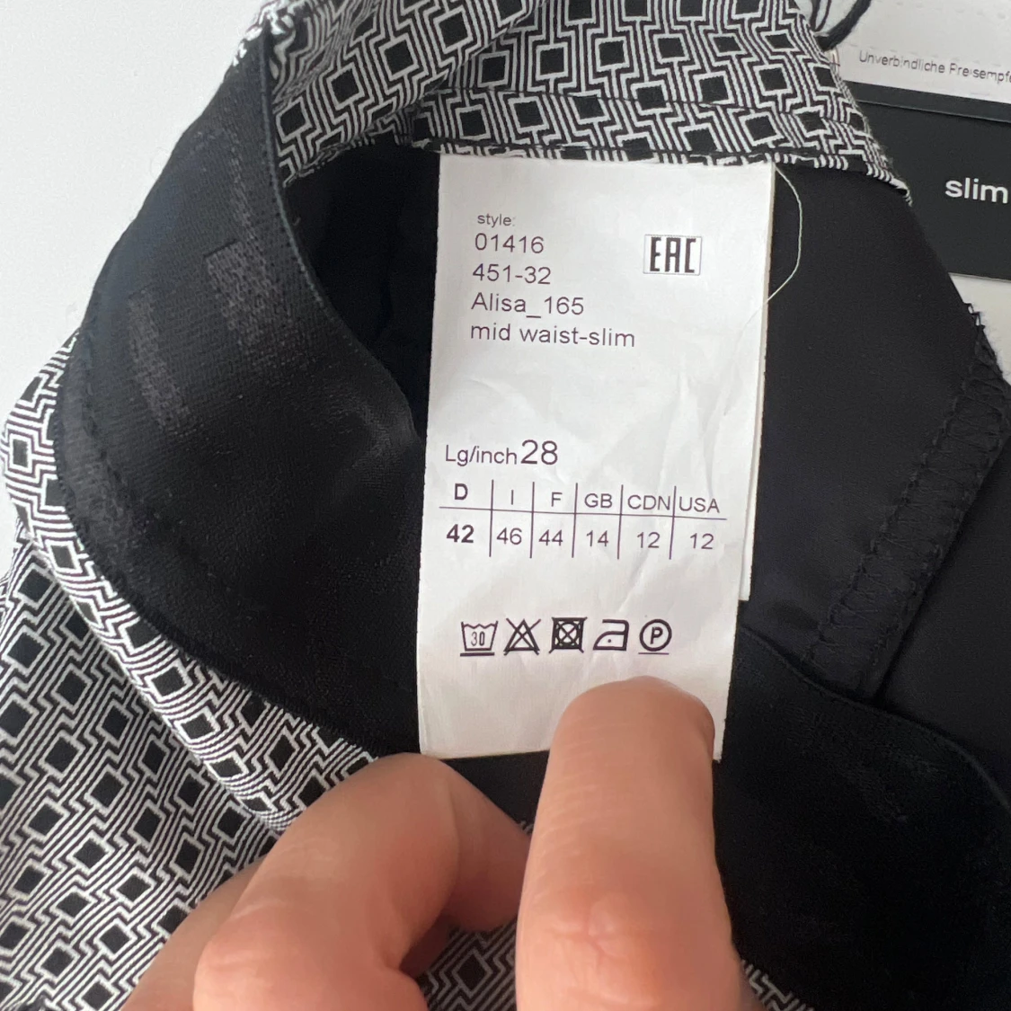 Grå mönstrade kostymbyxor från Rosner - 3