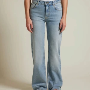 Mid wide jeans BikBok - Säljer dessa superfina och sköna jeans från BikBok. 