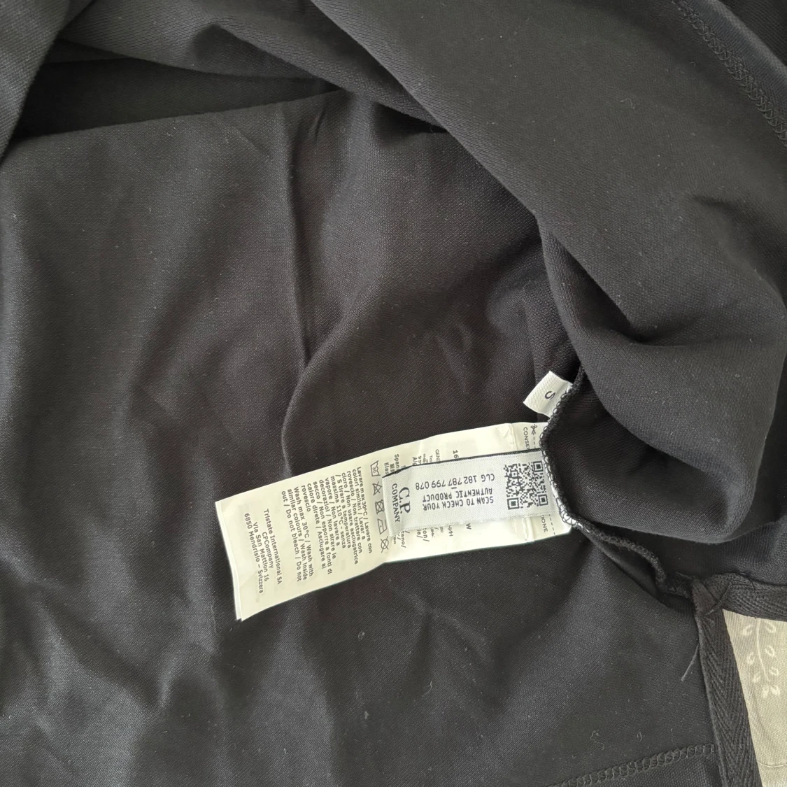 Svart pikétröja från C.P. Company - 3