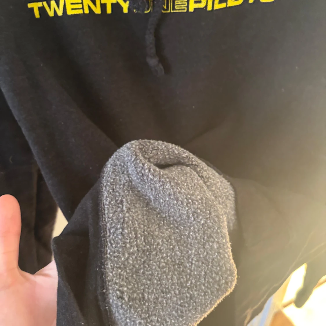 Svart hoodie med Twenty One Pilots-tryck - 2