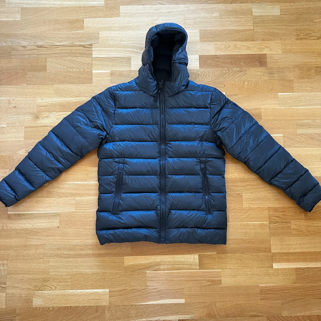 Svart pufferjacka från Helly Hansen