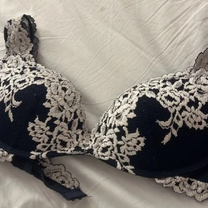 Intimissmi bh - Säljer denna populära bh:n från intimissmi i storlek 75C❤️