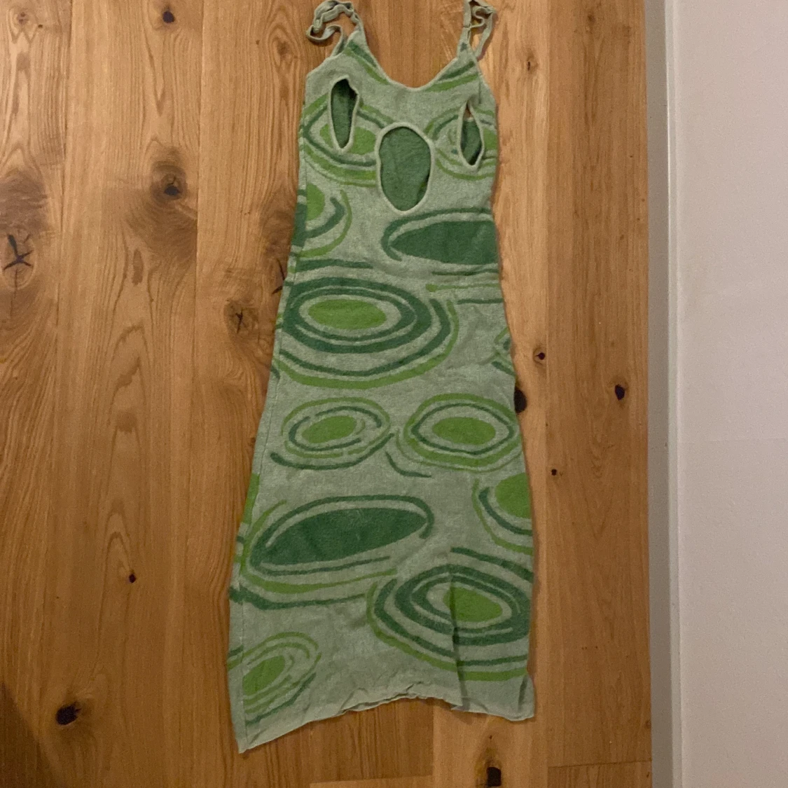 Grön färgglad klänning  - 90