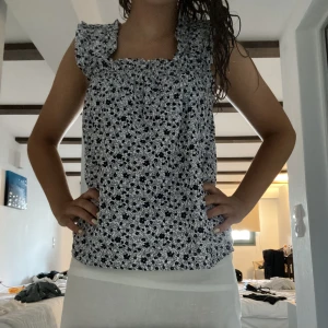 Blus  - Blus i topp skick från & other stories