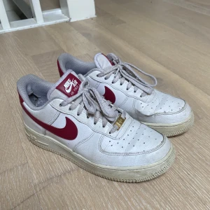 Air force  - Välanvända och slitna Air Force säljes. 200kr + frakt❤️