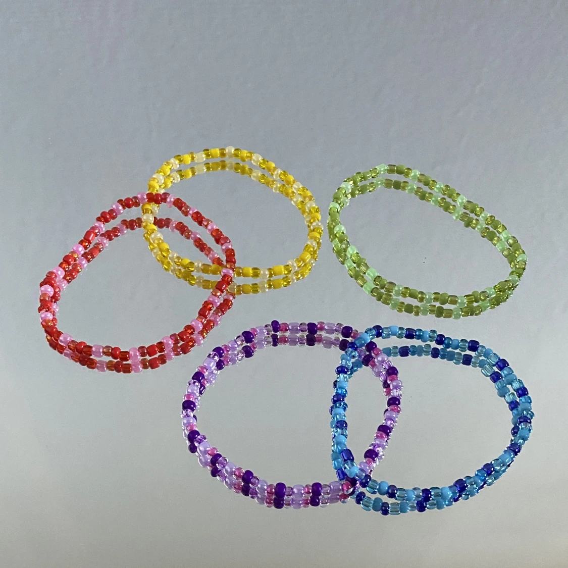 färgglada armband - 90