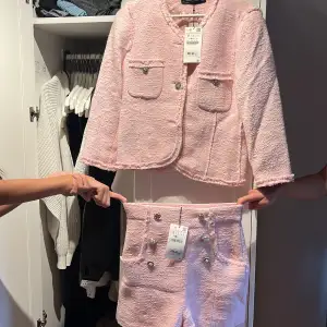 Rosa matchande set från ZARA Aldrig använd  Storlek S på kavaj och shorts 