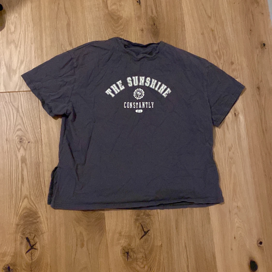 Grå t-shirt