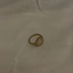 Marc by marc jacobs ring - Säljer denna fina marc by marc jacobs ringen, använt ett par gånger men super fin!!💞
