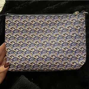 Goyard necessär - Såå fin Goyard liknande necessär! Tryck på köp nu 💘💘