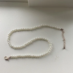 Pärlhalsband  - Superfint pärlhalsband som inte kommer till användning. Bara använd en gång! ☺️