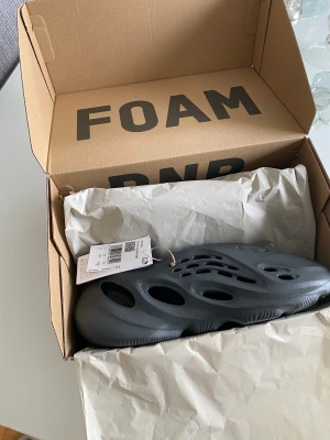 Foam runners  - Storlek 46  Deadstock