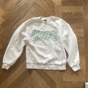 Sweatshirt från Gina tricot i storlek Xxs. Väldigt mjuk inuti.❤️