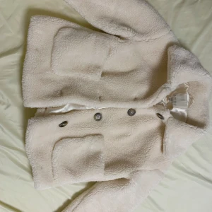 Faux fur jacka från amisu - Jacka i Faux fur från amisu  Storlek: XS men känns som M Pris: 70 