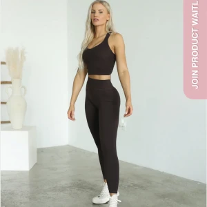 Stacci athletics Lumi bare pocket - Testar sälja dessa innan jag returnerar dem, säljer då jag gillade de andra plaggen som jag beställde mer☺️ super skönt material, helt slutsålda i denna färgen och kommer inte tillbaka! Fickor på båda sidor, originalpris: 729kr, frakt inräknat i mitt pris!