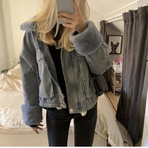 Jeans jacka  - Nypris 700 knappt använd, slutsåld💓🙈🤗Skriv för frågor mm