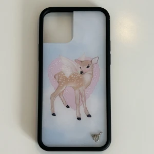 Wildflower skal - Säljer detta jättesöta skal från Wildflowercases till Iphone 12/ 12 pro då jag bytt telefon! Fint skick med en liten skråma i hörnet (se bild3) Köparen betalar för frakten och katt finns i hem 🏠 Nypris ca 515kr