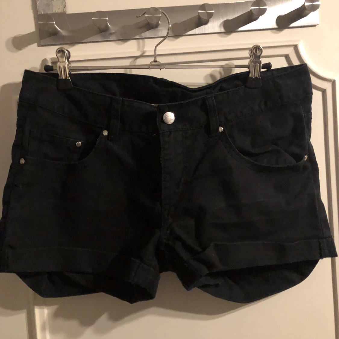 svarta jeansshorts