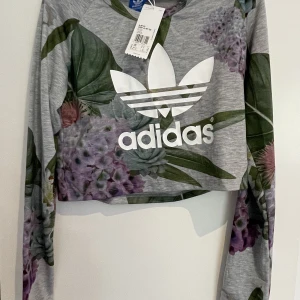 Adidas set  - Fint adidas set som jag aldrig använt. Skick 10/10