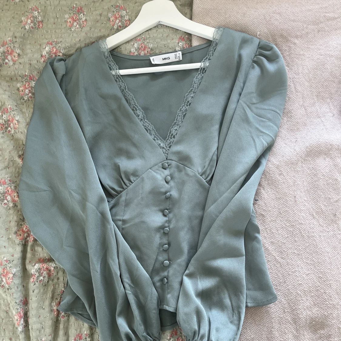 Sage-grön mesh-blus ifrån mango - 90