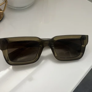 Chimi brillor  - Säljer dessa snygga brillor från chimi 💘de är använda men i jätte bra skick! (Pris kan diskuteras) 