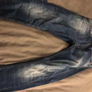 Använt skick, stretchiga och bekväma jeans 