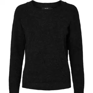 Säljer denna svarat stickade tröja från vero Moda som är i helt ny skick. Ny pris är 249kr 💗 skriv privat för mer bilder !!