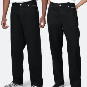 Big skate Jeans strl L - Big skate jeans i storlek L, endast använda en gång. Stora i storleken