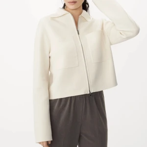 Åhléns cardigan  - Helt ny aldrig använd (ingen lapp kvar) Pris kan diskuteras. Skriv för bilder 