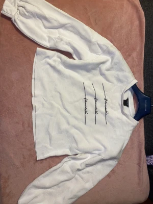 Tröja  - Passar s och xs 