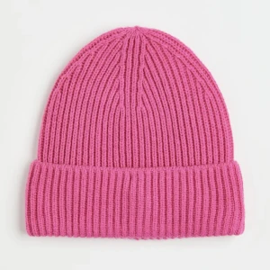 Mössa - Mössa knappt använd, nypris 129kr🦋hör av er vid minsta intresse eller fundering💓