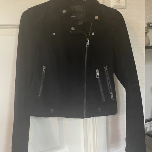 Mockajacka  - Superfin mockajacka från vero Moda. En stor favorit i garderoben som tyvärr blivit för lite .I bra skick trots användning. 