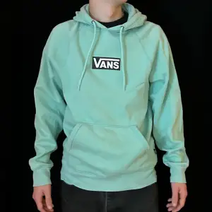 Turkos hoodie från vans.   Knottrig och använts flera gånger. 