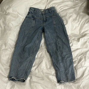 Snygga 80 tals jeans - Högmidjande jeans med 80 tals influenser