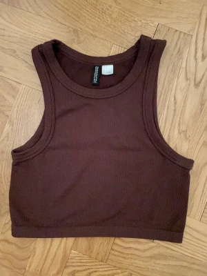 Brun crop top  - Brun croppad tröja 