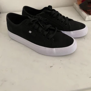 DC skor - Säljer dessa skor i storlek 38 då de aldrig kommit till någon användning.