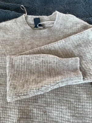 Mysig stickad tröja❣️ - Säljer denna stickade tröja från Lindex. Inte använd mycket så väldigt fint skick. Storleken är xs.😊