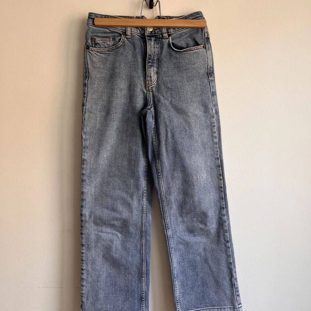Medium baggy jeans med fickor . Jeans & Byxor.