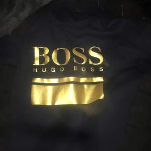 Hugo boss tröja! Strlk S man storlek, köpt för 1600 kr 