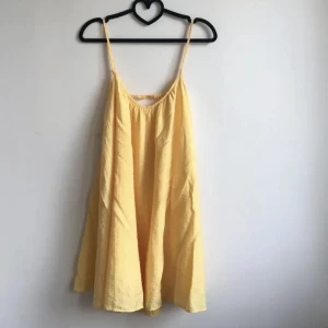 Gul klänning hm - Bra skick 