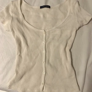 Brandy Melville tröja  - Säljer denna fina tröja på Plick nu för den passade inte riktigt mig, skriv för mer info❤️