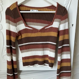 Hollister tröja - Jätte söt topp från hollister🤍 Aldrig använd bara testat