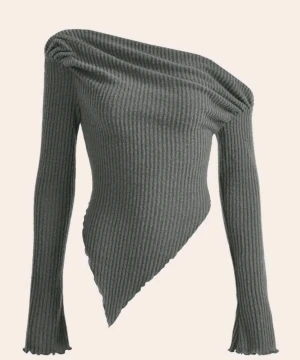 Tröja - Säljer denna jätte fina tröja från shein då den inte passar mig. Helt oanvänd! Tveka inte om att fråga om fler bilder💕